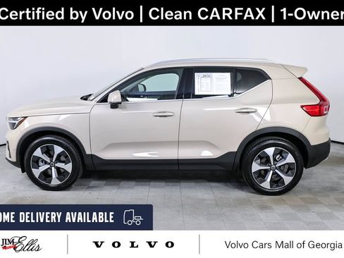 Used 2025 Volvo XC40 B5 Plus AWD/4WD image 2
