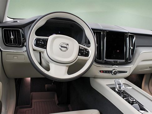 New 2025 Volvo XC60 B5 Ultra w/ Protection Package Premier image 14