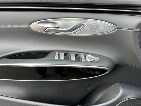 Used 2025 Genesis GV70 2.5T AWD/4WD image 11