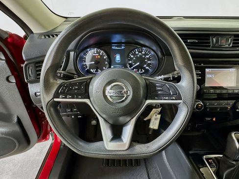 Used 2017 Nissan Rogue S w/ Appearance Package FWD image 9
