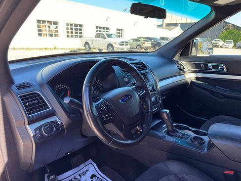 Used 2017 Ford Explorer XLT FWD image 17
