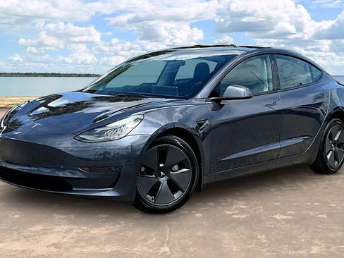 Used 2023 Tesla Model 3 Standard Range RWD image 1
