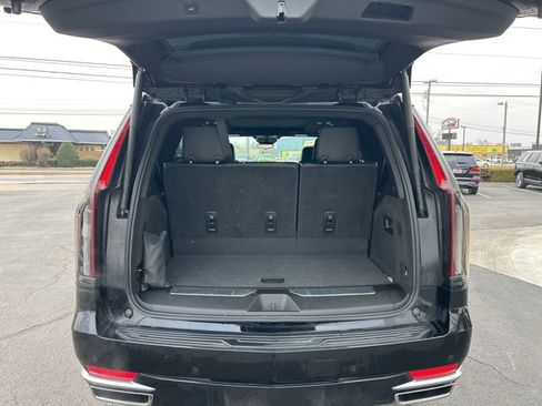 Used 2023 Cadillac Escalade Premium Luxury image 9