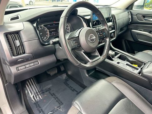 Used 2023 Nissan Pathfinder SL image 10