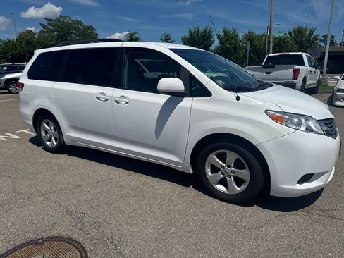 Used 2011 Toyota Sienna LE FWD image 9