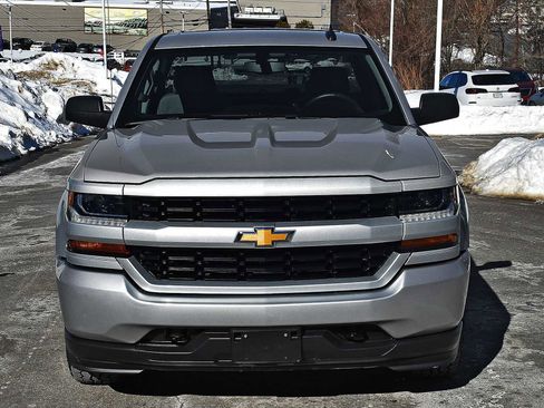 Used 2018 Chevrolet Silverado 1500 Custom w/ Custom Value Package image 5