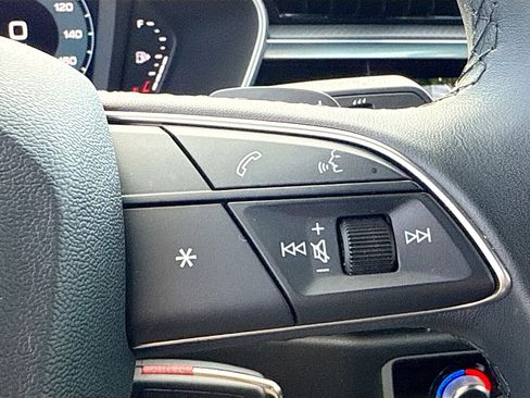 Used 2025 Audi Q3 2.0T Premium image 38