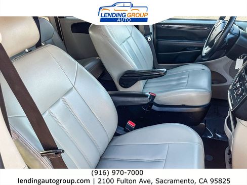 Used 2017 Dodge Grand Caravan SE w/ Power Window Group image 14