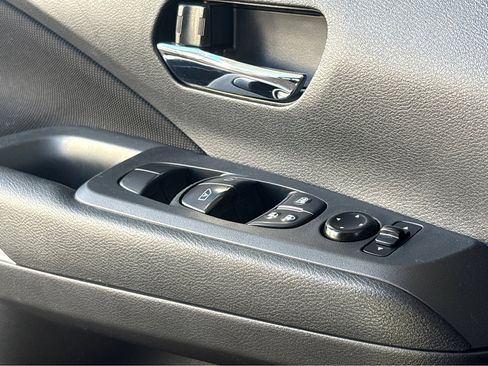 Used 2023 Nissan Kicks SV image 17