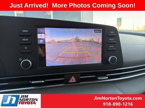 Used 2024 Hyundai Elantra SE image 11