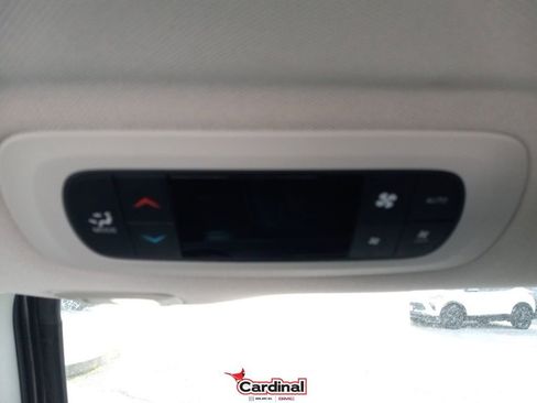 Used 2018 Chrysler Pacifica Limited image 28