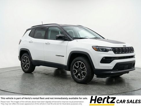 Used 2025 Jeep Compass Trailhawk AWD/4WD image 1