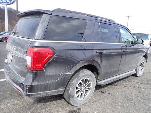 Used 2024 Ford Expedition XLT image 5