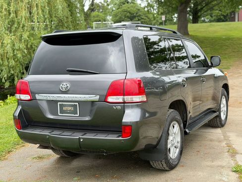Used 2011 Toyota Land Cruiser w/ Upgrade Pkg AWD/4WD image 20