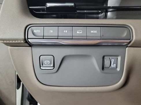 Certified 2023 Cadillac Escalade Premium Luxury w/ LPO, Radiant Package AWD/4WD image 32