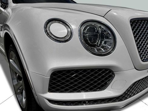 Used 2017 Bentley Bentayga image 9