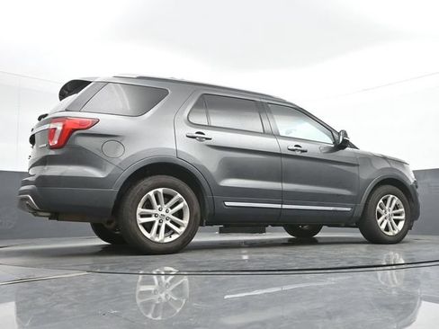 Used 2016 Ford Explorer XLT FWD image 12