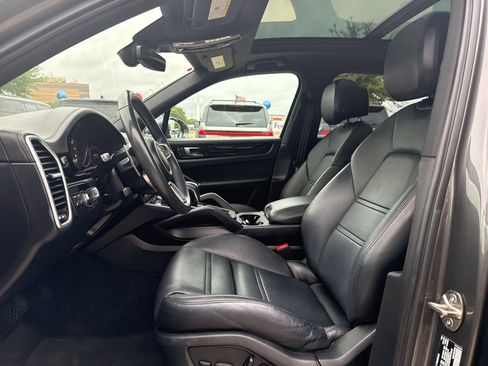 Used 2023 Porsche Cayenne image 7