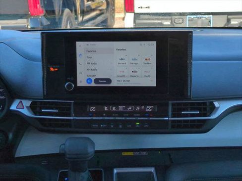 Certified 2025 Toyota Sienna LE image 18