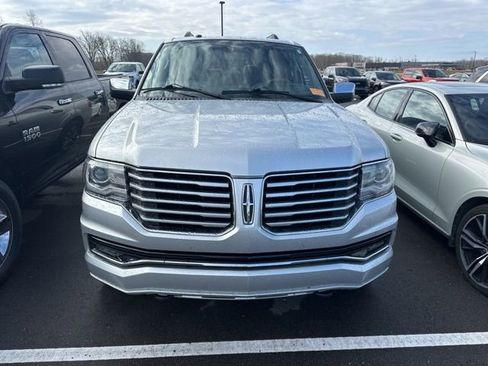 Used 2017 Lincoln Navigator Select AWD/4WD image 2
