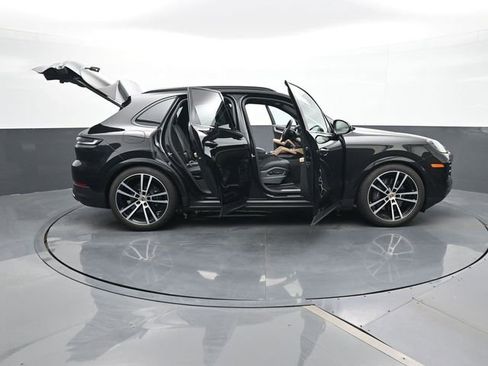 Certified 2024 Porsche Cayenne image 33