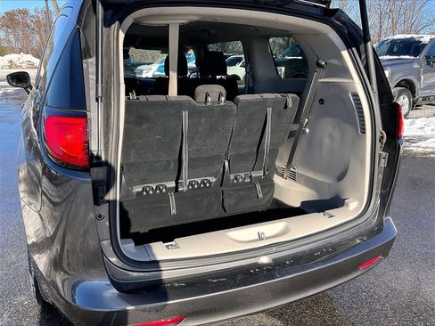 Used 2023 Chrysler Voyager LX image 33