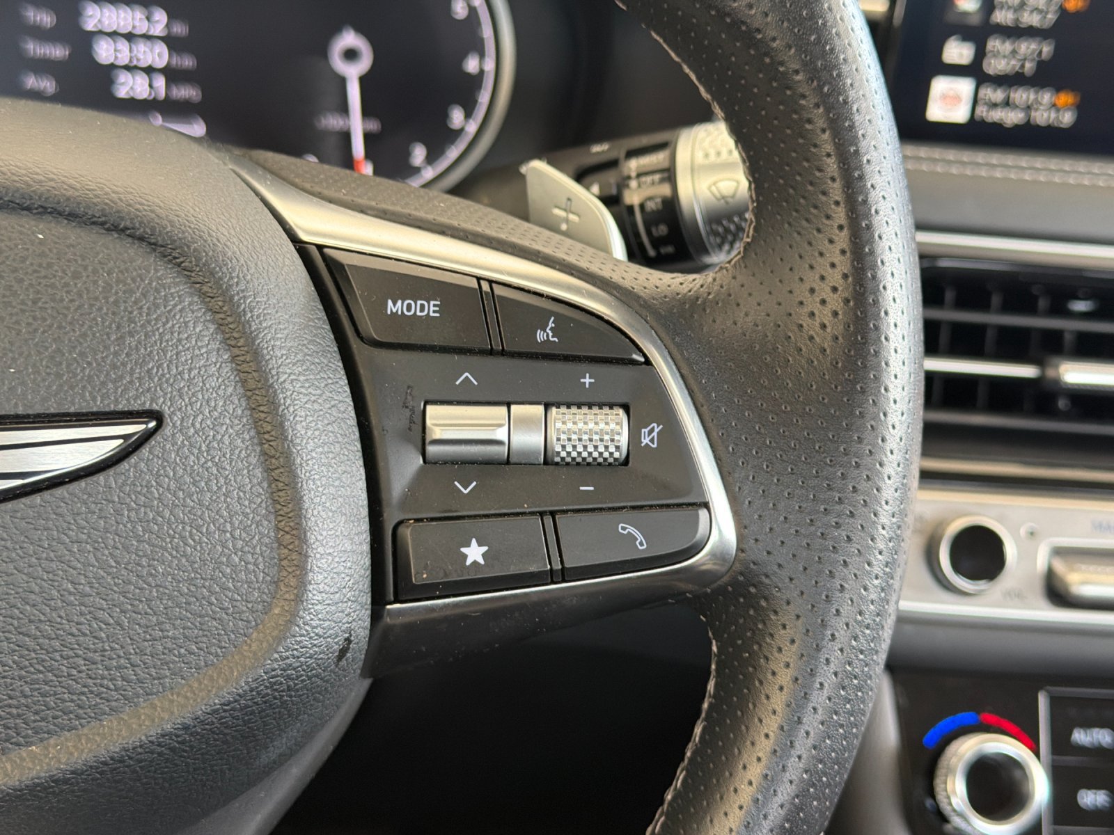 Used 2025 Genesis G70 2.5T RWD image 28