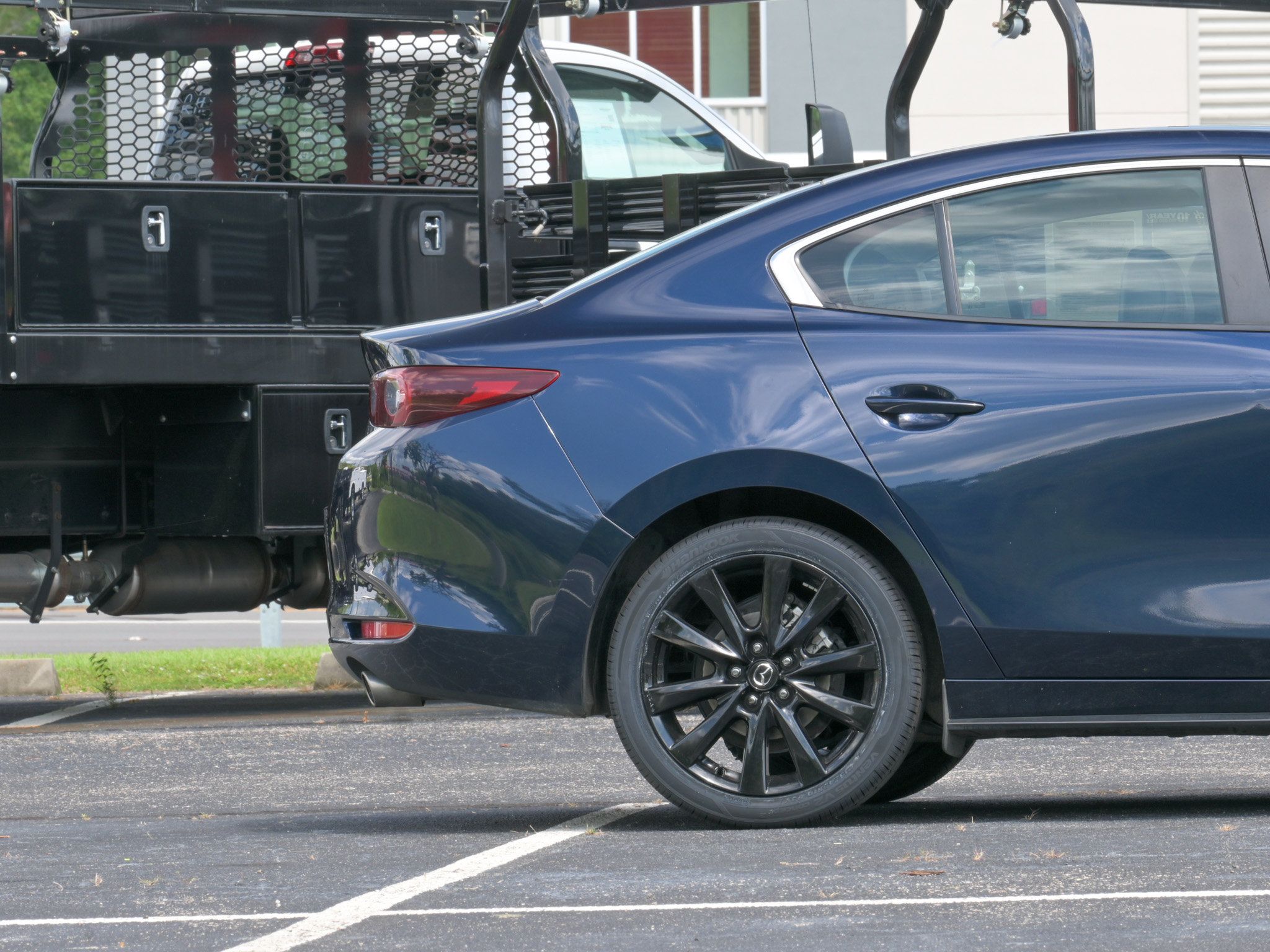 Used 2024 MAZDA MAZDA3 s FWD image 5