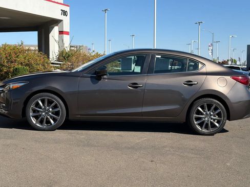 Used 2018 MAZDA MAZDA3 Touring FWD image 9