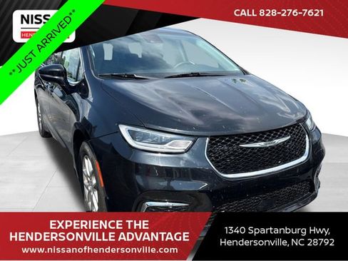 Used 2024 Chrysler Pacifica Touring-L FWD image 1
