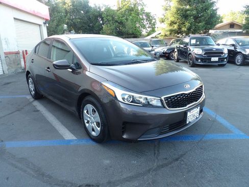 Used 2017 Kia Forte LX FWD image 2