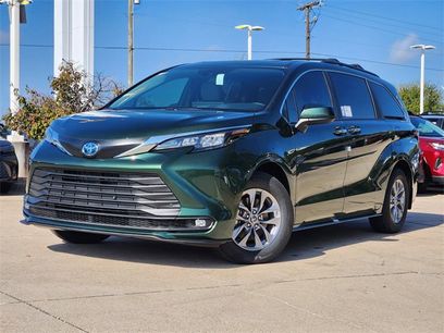 New 2025 Toyota Sienna XLE