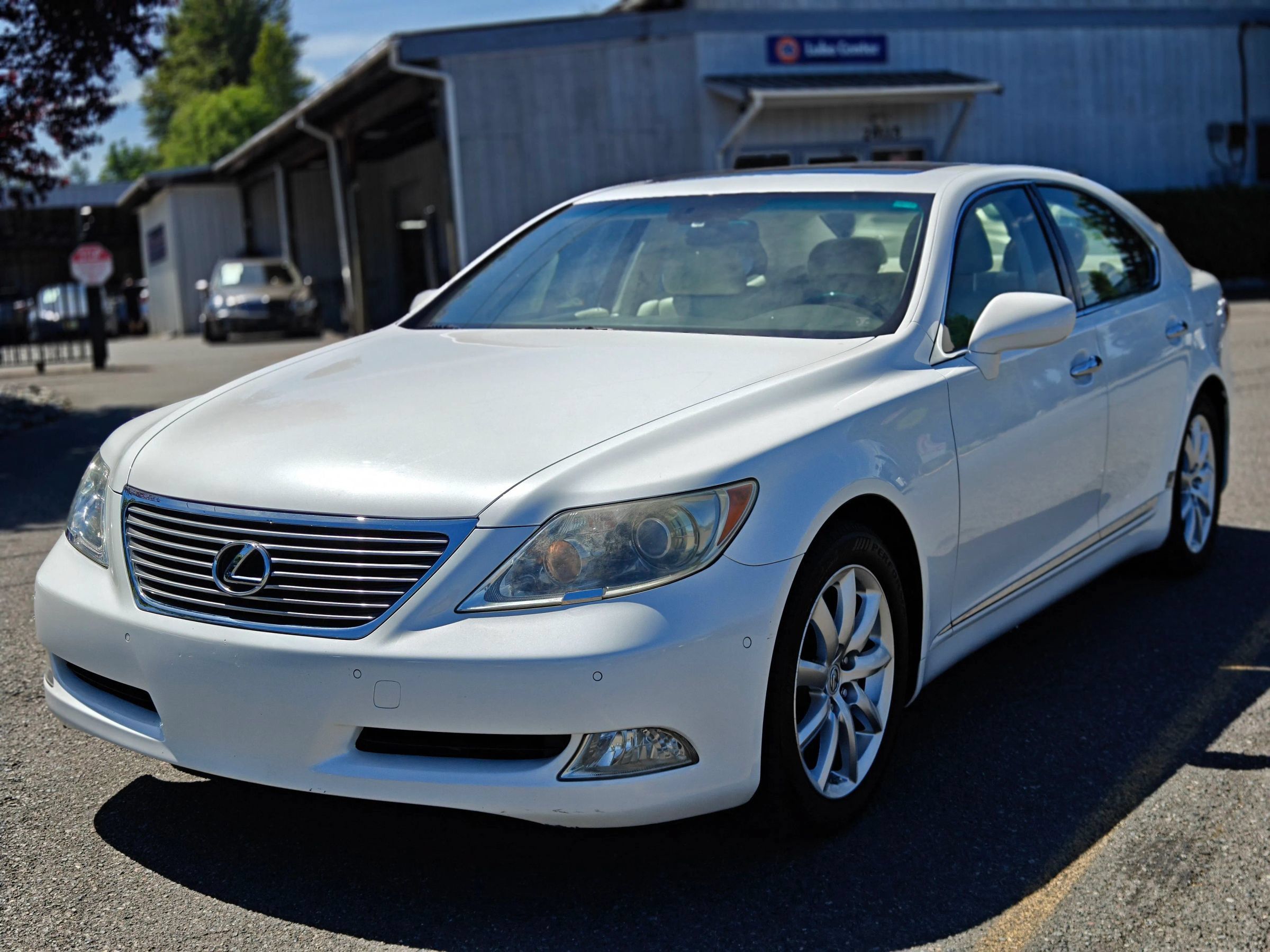 Used 2007 Lexus LS 460 RWD image 3