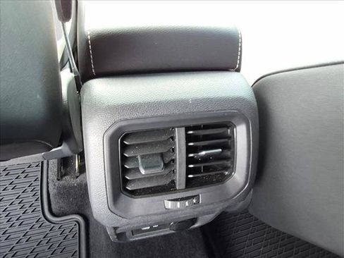 Used 2023 Volkswagen Tiguan SE R-Line FWD image 17