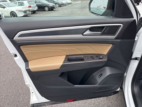 Used 2023 Volkswagen Atlas Cross Sport SEL R-Line image 10