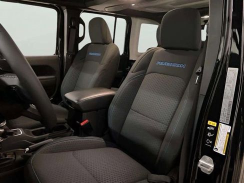 Used 2025 Jeep Wrangler Unlimited Rubicon 4xe w/ Convenience Group AWD/4WD image 66