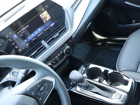 Used 2025 Chevrolet Trax ACTIV w/ Driver Confidence Package image 21