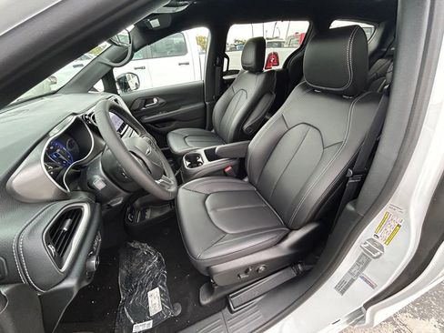 New 2026 Chrysler Pacifica Select image 27