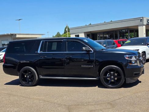 Used 2015 Chevrolet Suburban LS RWD image 29