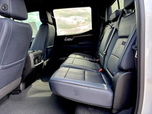 Used 2024 Chevrolet Silverado 1500 High Country image 28