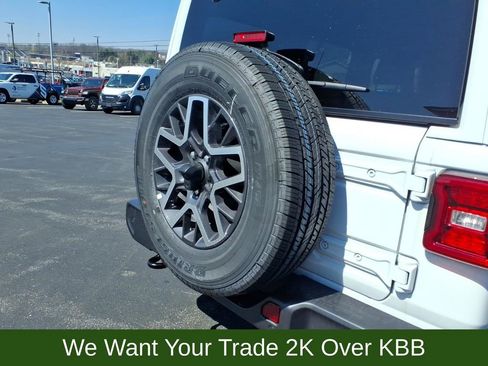 Used 2026 Jeep Wrangler Unlimited Sahara w/ Dual Top Group AWD/4WD image 16