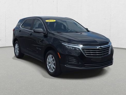 Used 2024 Chevrolet Equinox LS w/ LS Convenience Package AWD/4WD image 3