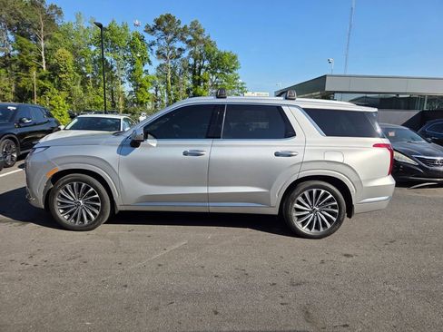 Used 2023 Hyundai Palisade Calligraphy FWD image 2