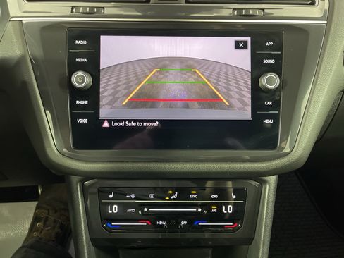 Used 2022 Volkswagen Tiguan SE R-Line image 24