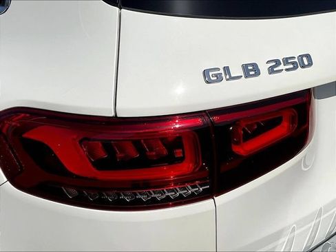 Certified 2021 Mercedes-Benz GLB 250 4MATIC image 25