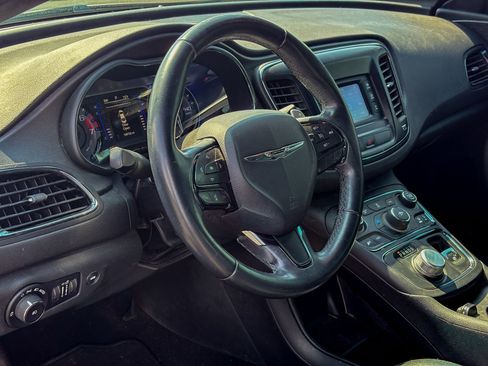 Used 2016 Chrysler 200 S FWD image 5