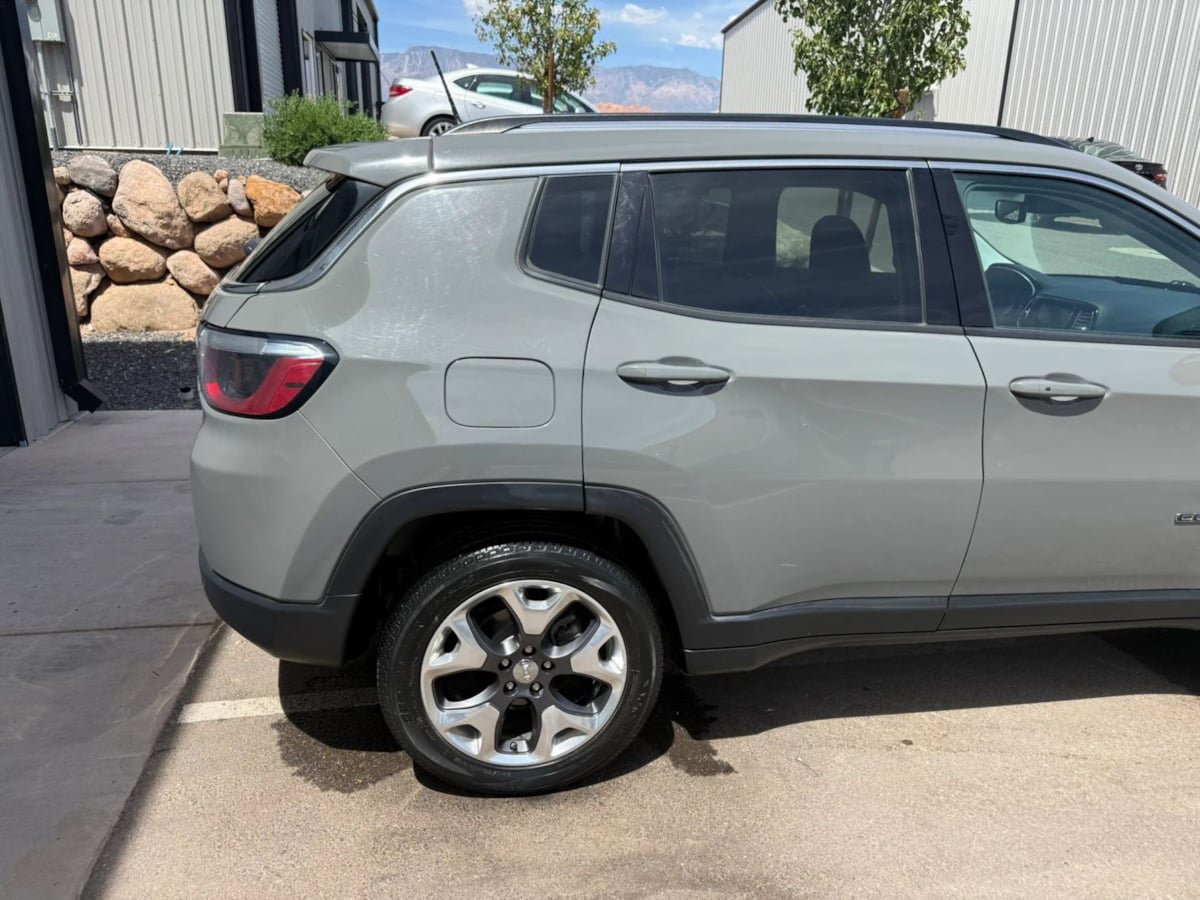 Used 2021 Jeep Compass Limited AWD/4WD image 10