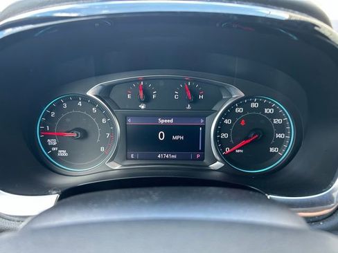 Used 2023 Chevrolet Traverse LT w/ LPO, Floor Liner Package FWD image 2