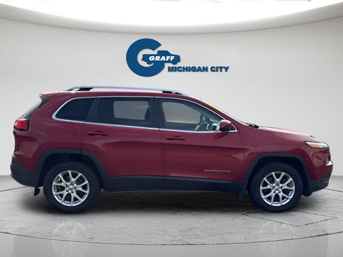 Used 2016 Jeep Cherokee Latitude AWD/4WD image 4