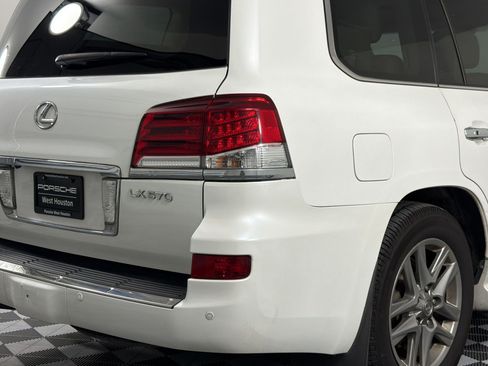 Used 2014 Lexus LX 570 4WD image 28